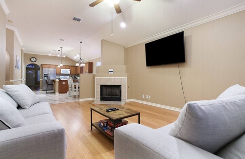 Woodridge House | NEW | 5★ Location and GATED | Clean and Luxurious