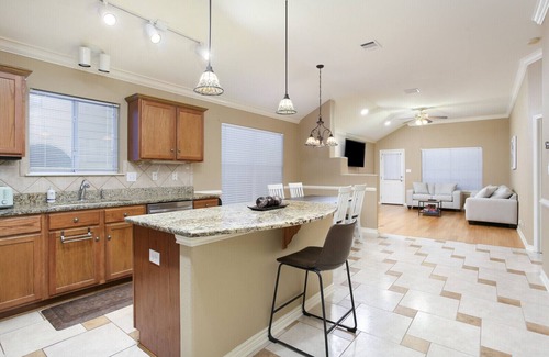 Woodridge House | NEW | 5★ Location and GATED | Clean and Luxurious