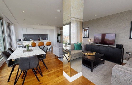 York Apartment | NEW 5* Luxury River View Apartment, 3 bed 3 bath, central York, with parking