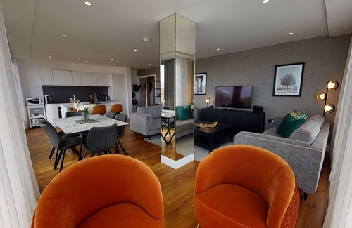 York Apartment | NEW 5* Luxury River View Apartment, 3 bed 3 bath, central York, with parking