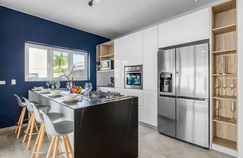 San Miguel Villa | NEW 6 Bedroom Villa 2min Eagle Beach & Palm Beach