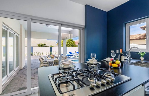 San Miguel Villa | NEW 6 Bedroom Villa 2min Eagle Beach & Palm Beach