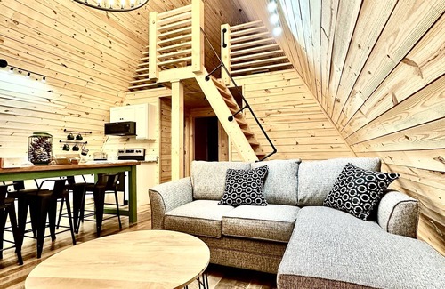 Clarkson Cabin | NEW A-Frame Stay Awhile near Mammoth Cave National Park & <1 mi to Nolin Lake!