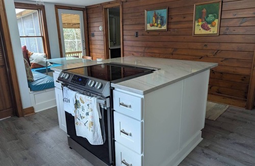 Durham House | NEW! Adorable 2BR/1BA | Sunporch | Smart Kitchen