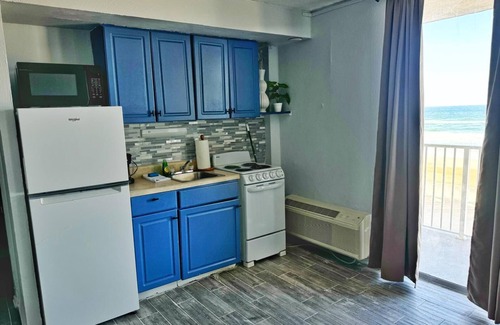 Bostwick Park Apartment | NEW Amazing Ocean Front Studio W/Private Balcony!