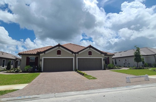 Naples Villa | New and Relaxing Sunny Villa 10 mins from beaches! - Naples FL