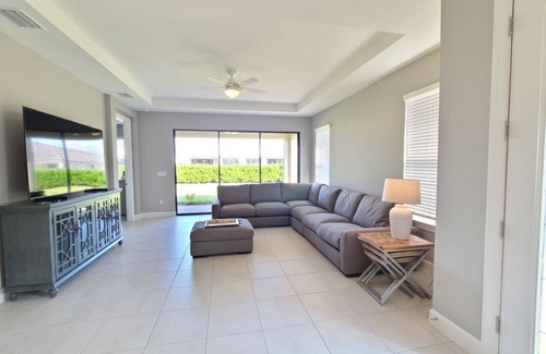 Naples Villa | New and Relaxing Sunny Villa 10 mins from beaches! - Naples FL