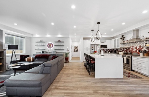 University District House | New and sophisticated home in the University District with spectacular views of the "M".