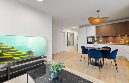 Kopavogur Apartment | New Apt. Near Smáralind Mall With Private Parking