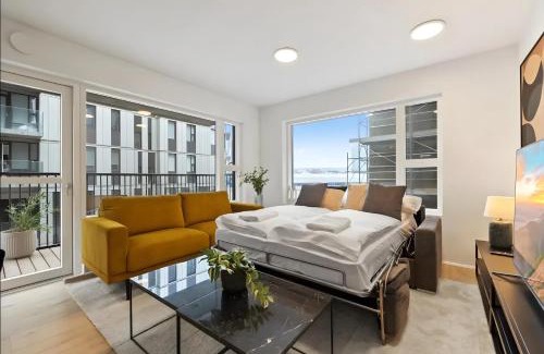 Kopavogur Apartment | New Apt Near Smáralind Mall With Private Parking