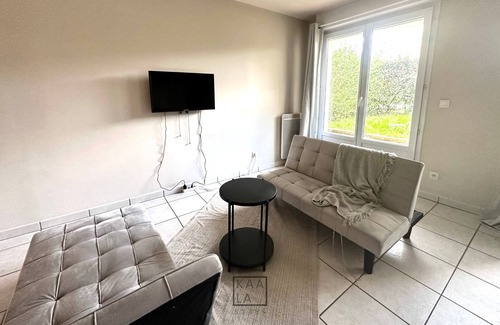 Noisy-le-Grand Apartment | NEW Apt Spacieux Entre Disneyland & Paris
