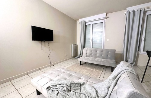 Noisy-le-Grand Apartment | NEW Apt Spacieux Entre Disneyland & Paris