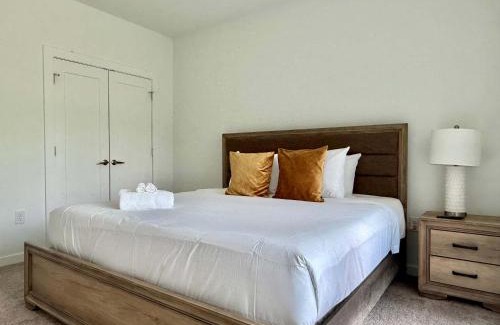 Old Fourth Ward Apartment | New ATL 1B1B Condo with Washer Dryer 525Pkwy310