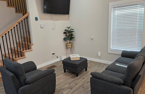 Pittsburgh House | NEW - Atlanta Gem: 4-bedroom 3.5-bathroom Home