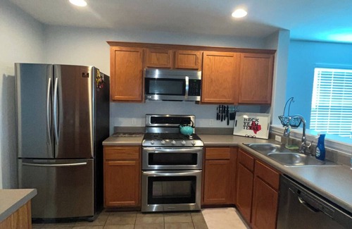 Austin House | New Austin 3-bedroom house with WiFi, AC, Minutes to COTA TESLA