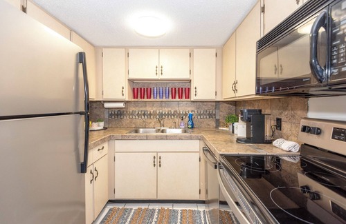 Daytona Beach Apartment | NEW! Beach in Minutes-Smart TVs in All Rooms-Speedway-Hospitals in Mins
