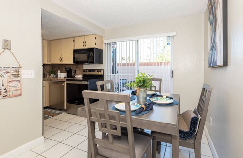 Daytona Beach Apartment | NEW! Beach in Minutes-Smart TVs in All Rooms-Speedway-Hospitals in Mins