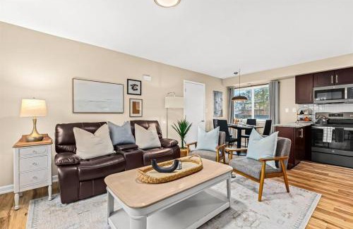 Roseville Apartment | New! Beautiful 1BR in Sharon Lane