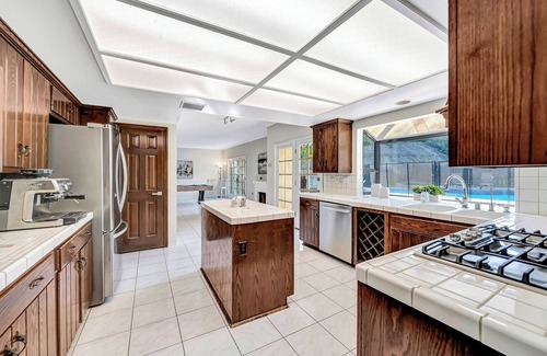 Agoura Hills House | New! Beautiful King Size + Pool + Spa + Pool Table in Agoura Hills!