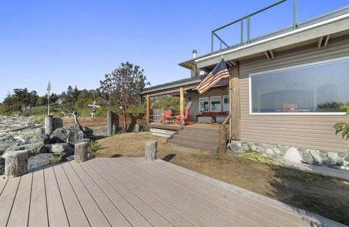 Ferndale House | New Beautiful Waterfront at Sandy Point