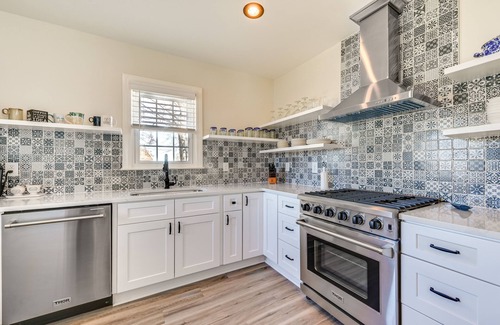 New Bern House | New Bern House w/Gas Grill Near Neuse River!