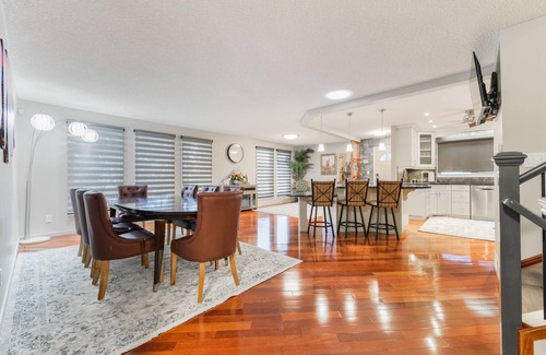 West Edmonton House | 🔥NEW ⭐️BEST TODAY⭐️ 4 Bedroom up to 8 people Home Close to WEM!