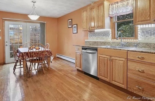 Beverly House | *NEW Beverly Townhouse Minutes to Salem, Beach+Train!