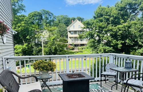 Beverly House | *NEW Beverly Townhouse Minutes to Salem, Beach+Train!