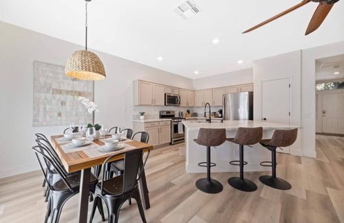 Elk Grove House | NEW-Big Family Home-Hot Tub-Fire Pit-Swingset