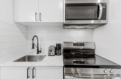 Quartier des Spectacles House | NEW Boho Downtown 10 BIG bedrooms