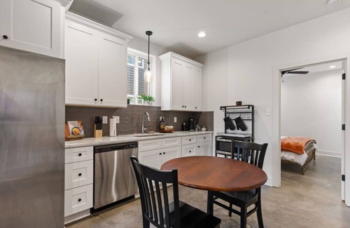 Lafayette House | NEW*Bourbon House*KING Bed*Luxury Amenities*WiFi