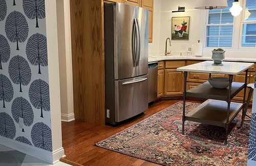 Bardstown House | *NEW* Bourbon on Broadway- 3 King Bed- Downtown Bardstown
