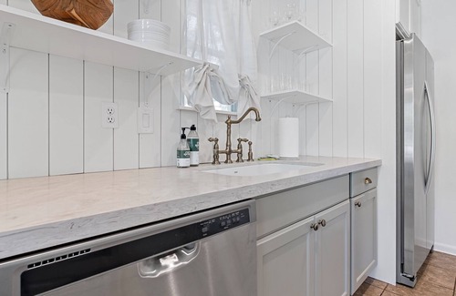 College Station House | NEW! Bright, charming cottage, fully renovated ~1 mi. to A&M