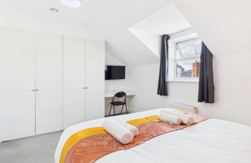 Cheltenham House | New Brookbank House by Signature Stays