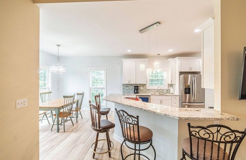 Almo House | New Build! Bayview- Private dock in quiet cul-de-sac. 20 minutes to Murray State
