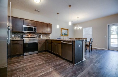 Hinesville House | New Build Home, Large Family 3 min to Ft Stewart