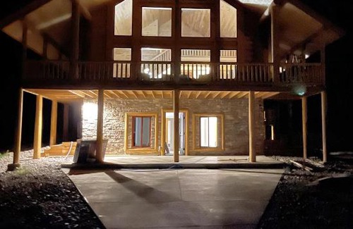South Fork House | New Build - South Fork Retreat with river view! 5 BR for 14!