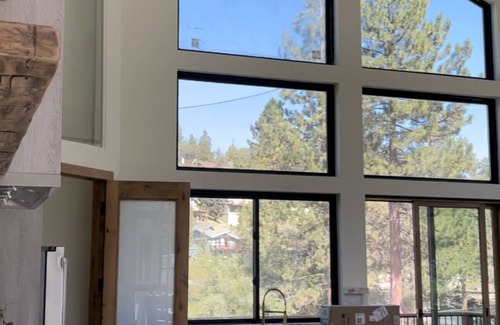 Big Bear Lake House | New Build- Walking distance to Slopes-Jacuzzi-Theater, Pool Table, -