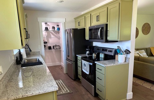 Lookout Valley Neighborhood Association House | NEW Bungalow - Fenced yard - 30+ day rental - View of Lookout Mountain - Chattanooga