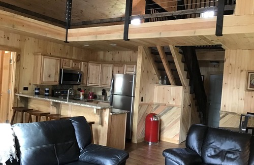 Frank Cabin | New cabin beautiful mountain setting!