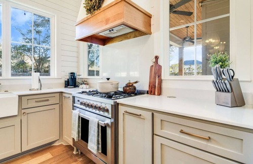 Lafayette House | NEW-Cajun Country Retreat-2 Kings-Patio-Arcade-Lux