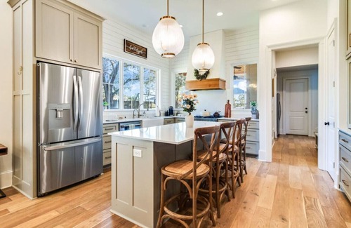 Lafayette House | NEW-Cajun Country Retreat-2 Kings-Patio-Arcade-Lux