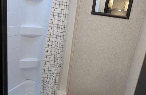 Mountain View District House | New Camper with AC in Bend