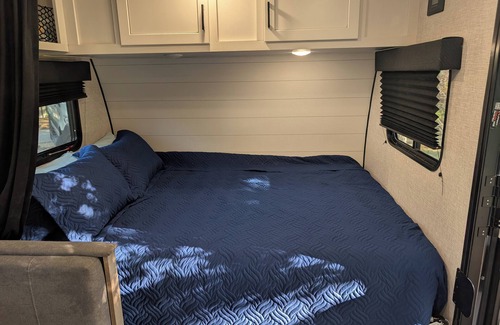 Mountain View District House | New Camper with AC in Bend