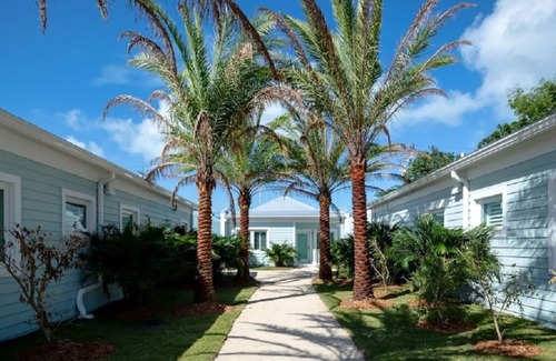 Islamorada House | New Caribbean home. Resort access to pool