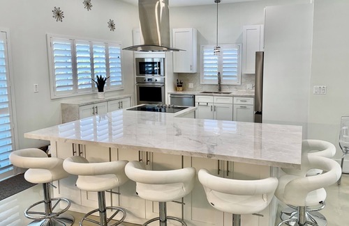 Dania Beach House | NEW Casa Marina -Heated Pool-Dock-4 Bedroom-3 Bath