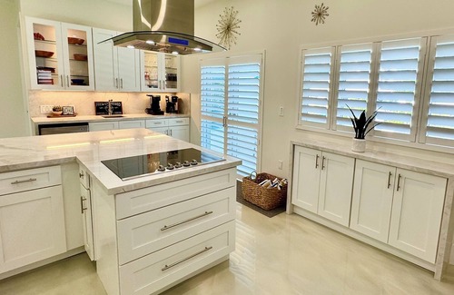 Dania Beach House | NEW Casa Marina -Heated Pool-Dock-4 Bedroom-3 Bath