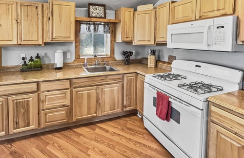 Montrose Cabin | NEW! Cedar Mountain Bunkhouse