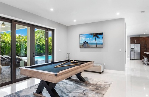 Ludlam House | New Central Miami Home, Sleeps 20, 70' TV, Pool, Game Room, Spacious Backyard