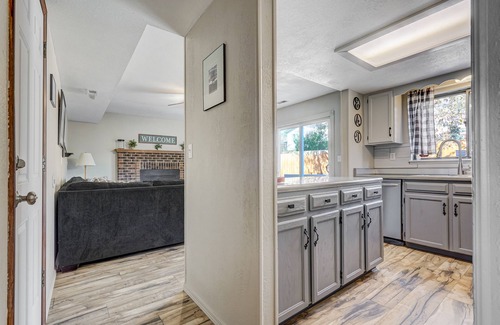 Northwest Colorado Springs House | NEW! Centrally located I Garden of the Gods I Pets